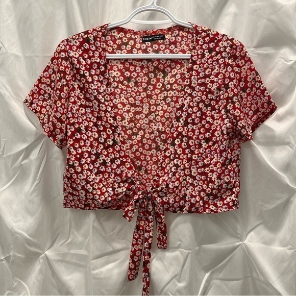 NWOT Red tie up daisy festival crop top - Picture 2 of 6